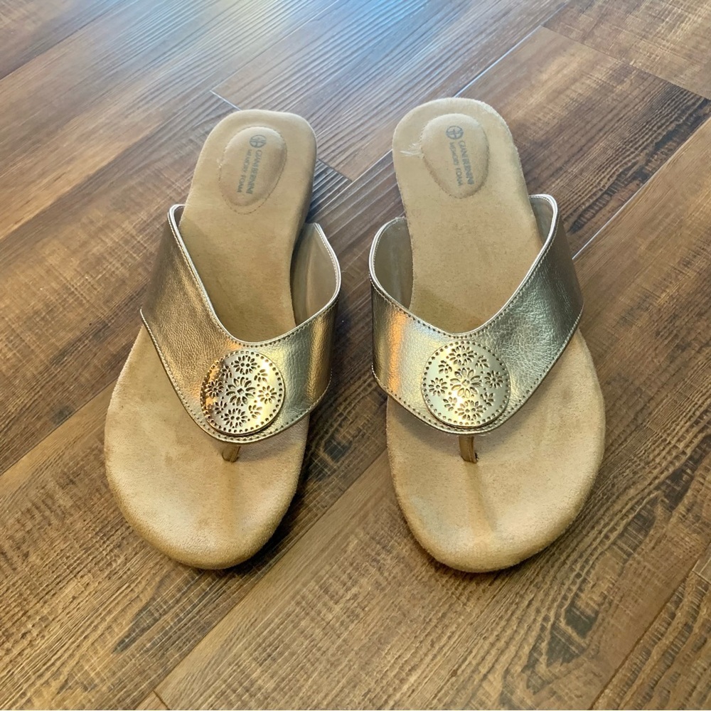 Giani Bernini Women’s Memory Foam Sandals Gold Size 8